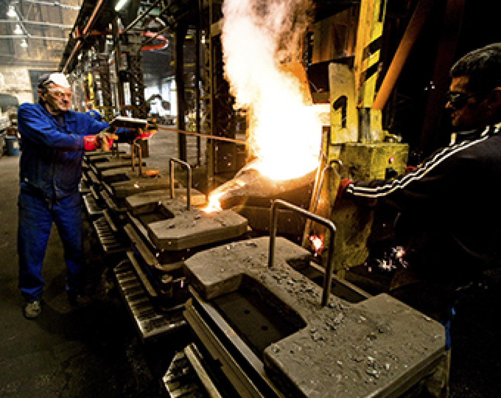 Produktion in der DIHAG-Gießerei Euro Metall KFT im ungarischen Bupapest. Die Gießerei fertigt Bremsenteile für den europäischen Markt. - © Warren Richardson Produktion in der DIHAG-Gießerei Euro Metall KFT im ungarischen Bupapest. Die Gießerei fertigt Bremsenteile für den europäischen Markt. - © Warren Richardson