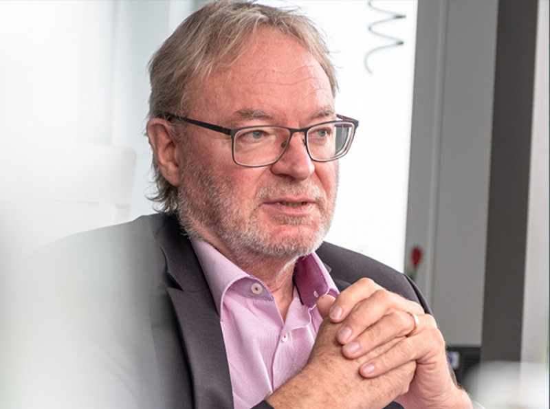 Hartmut Fischer ist seit 2015 Geschäftsführer von Stihl Magnesium Druckguss. Nach dem Maschinenbaustudium in Hannover startete er seine Laufbahn bei Stihl und war für das Familienunternehmen auch in Brasilien tätig. Fischer, der auch Präsident des Verbands Deutscher Druckgießereien (VDD) ist, hat drei Kinder und ist verheiratet. - © Andreas Bednareck Hartmut Fischer ist seit 2015 Geschäftsführer von Stihl Magnesium Druckguss. Nach dem Maschinenbaustudium in Hannover startete er seine Laufbahn bei Stihl und war für das Familienunternehmen auch in Brasilien tätig. Fischer, der auch Präsident des Verbands Deutscher Druckgießereien (VDD) ist, hat drei Kinder und ist verheiratet. - © Andreas Bednareck