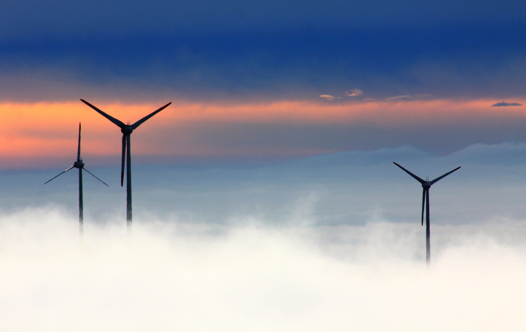windmills-1048981_1920