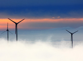 windmills-1048981_1920