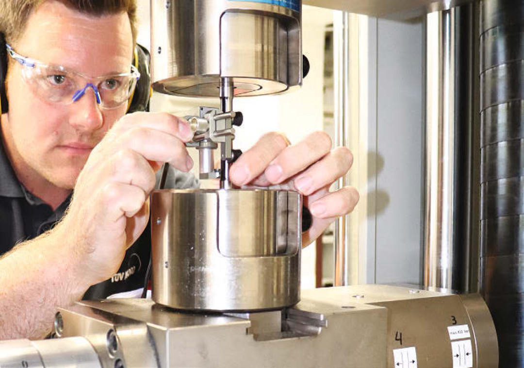 Der Zugversuch ist eine Methode zur Ermittlung der Belastbarkeit - © TÜV NORD Der Zugversuch ist eine Methode zur Ermittlung der Belastbarkeit - © TÜV NORD
