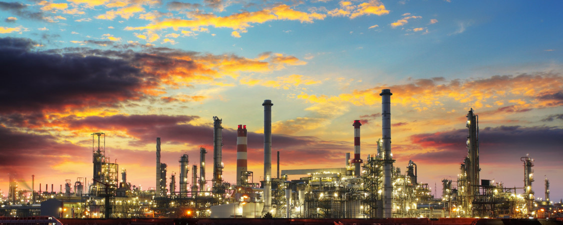 Industrielandschaft bei Sonnenuntergang ©TTstudio - stock.adobe.com Industrielandschaft bei Sonnenuntergang ©TTstudio - stock.adobe.com