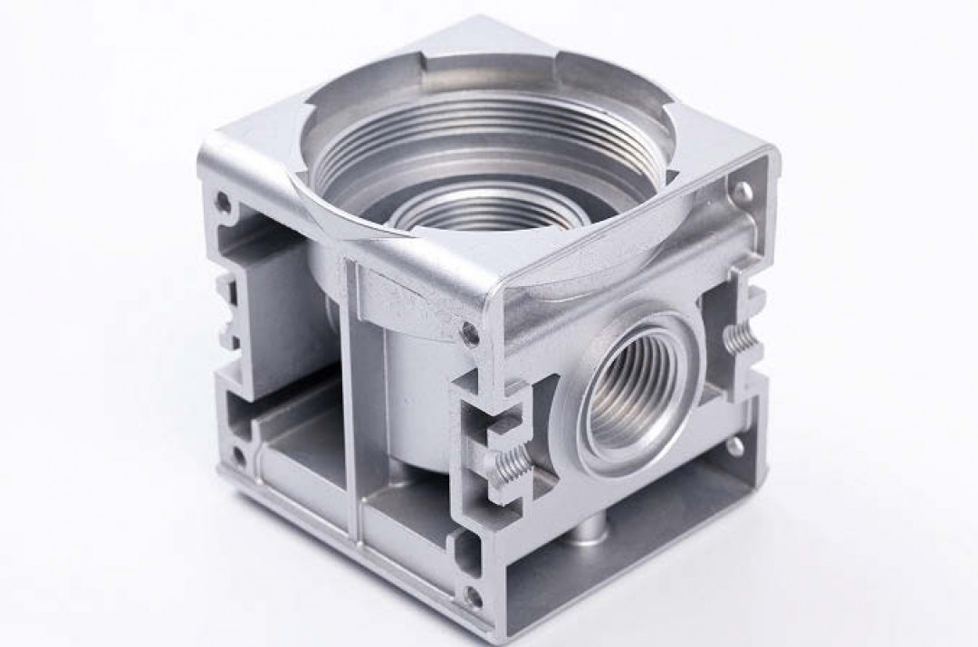Druckdichtes Bauteil in komplexer Geometrie mit anschließender CNC-Bearbeitung an allen sechs Seiten. - © POWER-CAST Druckdichtes Bauteil in komplexer Geometrie mit anschließender CNC-Bearbeitung an allen sechs Seiten. - © POWER-CAST