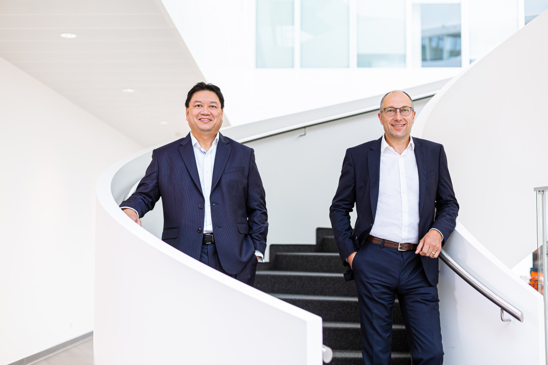 Der KUKA Vorstand: CFO Alexander Tan (links) und CEO Peter Mohnen (rechts) - ©KUKA