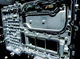 Großformatige Druckgussteile, wie zum Beispiel Chassisteile für den Automobilbau, erfordern anspruchsvolle Druckgießformen.