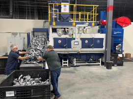 A THM 400 shot blast machine in the TTC test and training center in Grand Rapids/USA is loaded with aluminum die-castings for the automobile industry.