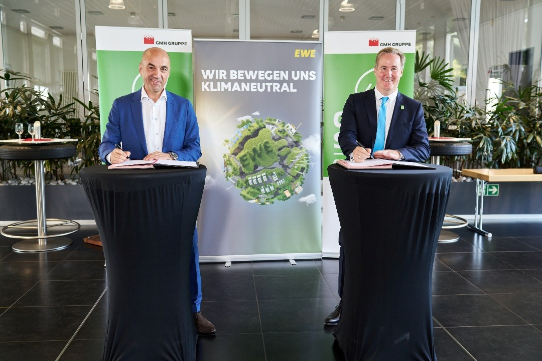 Stefan Dohler (L), Chairman of the EWE Board of Management, and Dr Alexander Becker (R), CEO of the GMH Group. - © Marco Ophaus Stefan Dohler (L), Chairman of the EWE Board of Management, and Dr Alexander Becker (R), CEO of the GMH Group. - © Marco Ophaus