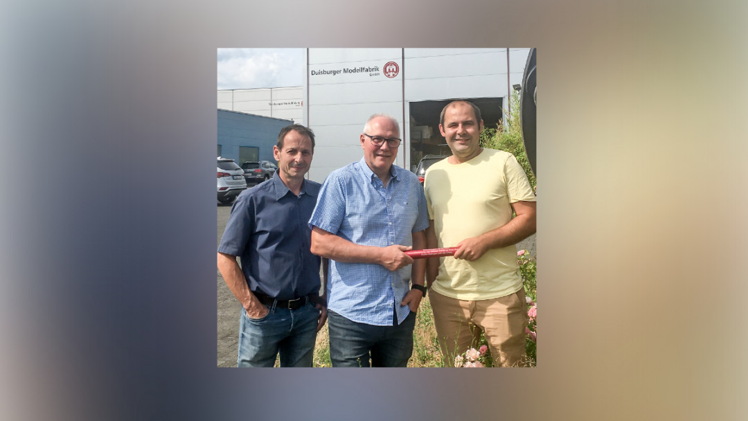 Herbert Schild übergibt im Beisein von Martin Jäger den Staffelstab an Sven Scheidung - © Privat Herbert Schild übergibt im Beisein von Martin Jäger den Staffelstab an Sven Scheidung - © Privat
