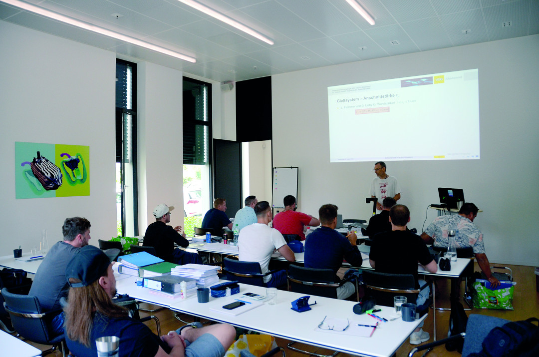 Der Meisterlehrgang der VDG-Akademie findet in den Räumen des BDG in Düsseldorf statt, hier Urs Brandenburger als Referent. - © Dietmar Brandenburg Der Meisterlehrgang der VDG-Akademie findet in den Räumen des BDG in Düsseldorf statt, hier Urs Brandenburger als Referent. - © Dietmar Brandenburg