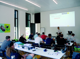 Der Meisterlehrgang der VDG-Akademie findet in den Räumen des BDG in Düsseldorf statt, hier Urs Brandenburger als Referent.
