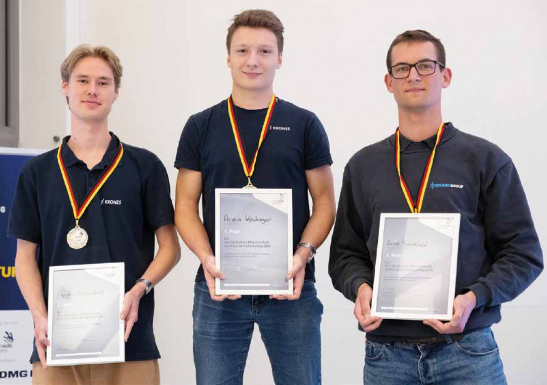(v.l.) Fabian Eisenschink (Platz 2), Armin Weichinger (Platz 1) und Arno Schönfeld (Platz 3). - JULIAN FRANZEN, FH SÜDWESTFALEN (v.l.) Fabian Eisenschink (Platz 2), Armin Weichinger (Platz 1) und Arno Schönfeld (Platz 3). - JULIAN FRANZEN, FH SÜDWESTFALEN