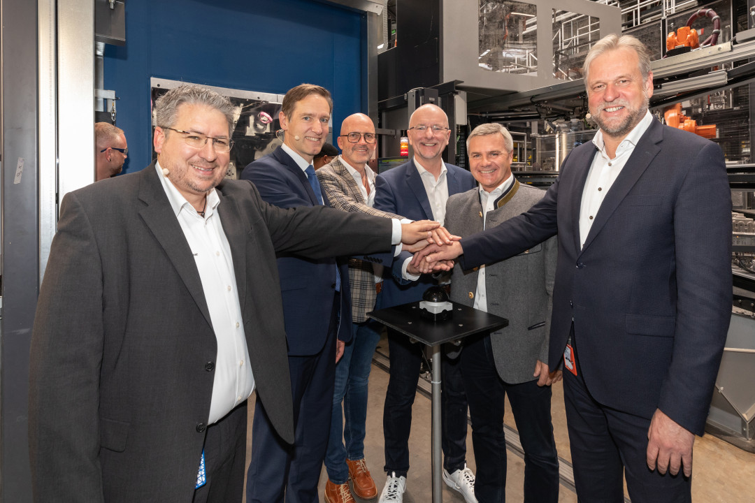 (from left) Bernhard Ebner, Chairman of the Works Council of the BMW Group Landshut plant, with Rainer Haselbeck, District President of Lower Bavaria, as well as with Ergolding's Mayor Andreas Strauß, Lord Mayor Alexander Putz, District Administrator Peter Dreier and Site and Foundry Manager Stefan Kasperowski at the commissioning of the casting plant. - BMW Group