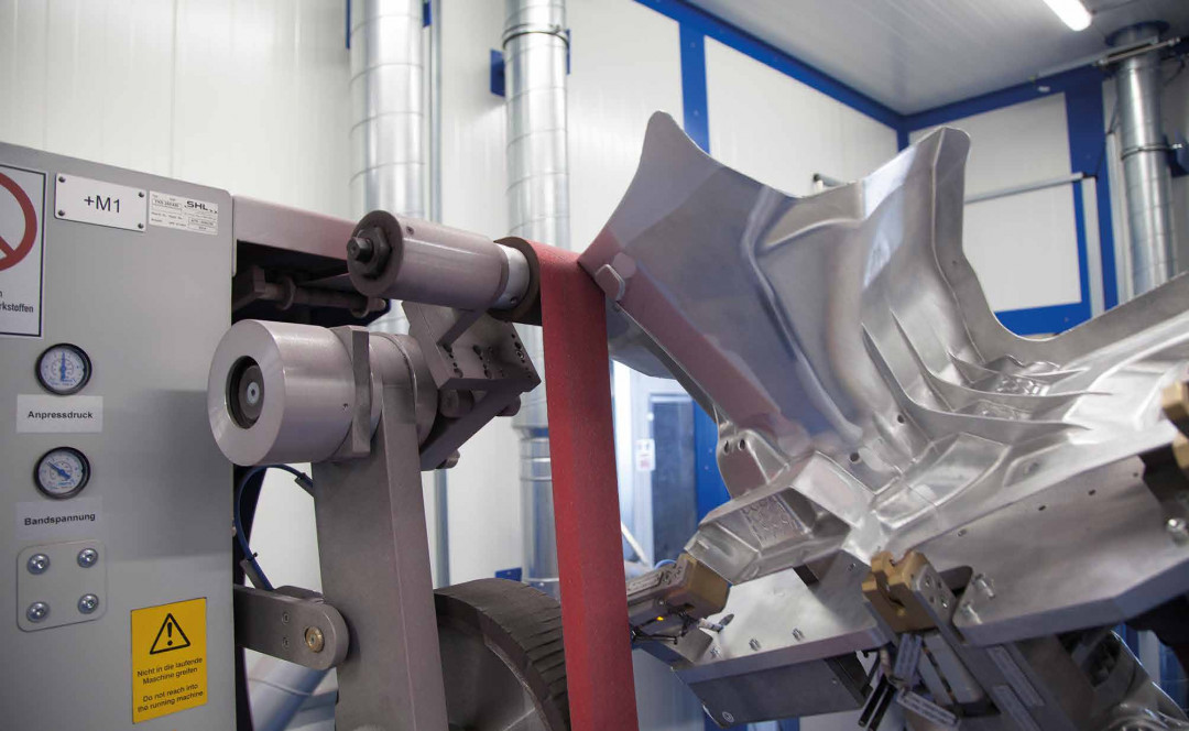 Maßgeschneiderte Lösungen für die automatisierte Oberflächenbearbeitung. - © SHL Maßgeschneiderte Lösungen für die automatisierte Oberflächenbearbeitung. - © SHL