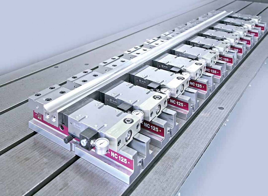 The product series has been completely revised. Depending on the level of automation, operators can apply the clamping force manually via a hand crank and hydraulic power transmission on the HILMA.NC or purely hydraulically via a power unit on the HILMA.NCH. - © STARK The product series has been completely revised. Depending on the level of automation, operators can apply the clamping force manually via a hand crank and hydraulic power transmission on the HILMA.NC or purely hydraulically via a power unit on the HILMA.NCH. - © STARK
