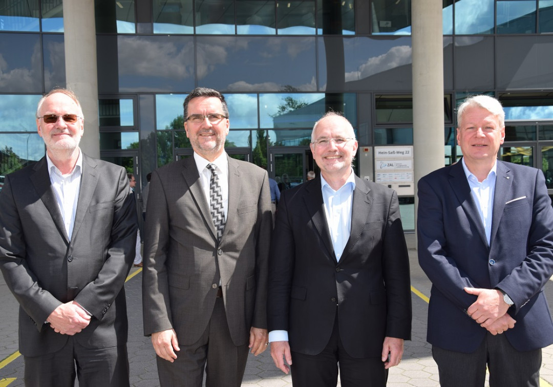 Rainer Stark (2.v.l.) ins Sprecherteam des Forschungsbeirats Industrie 4.0 gewählt. In Ihrem Amt bestätigt wurden Harald Schöning (links), Klaus Bauer und Peter Liggesmeyer (rechts). - © acatech Rainer Stark (2.v.l.) ins Sprecherteam des Forschungsbeirats Industrie 4.0 gewählt. In Ihrem Amt bestätigt wurden Harald Schöning (links), Klaus Bauer und Peter Liggesmeyer (rechts). - © acatech