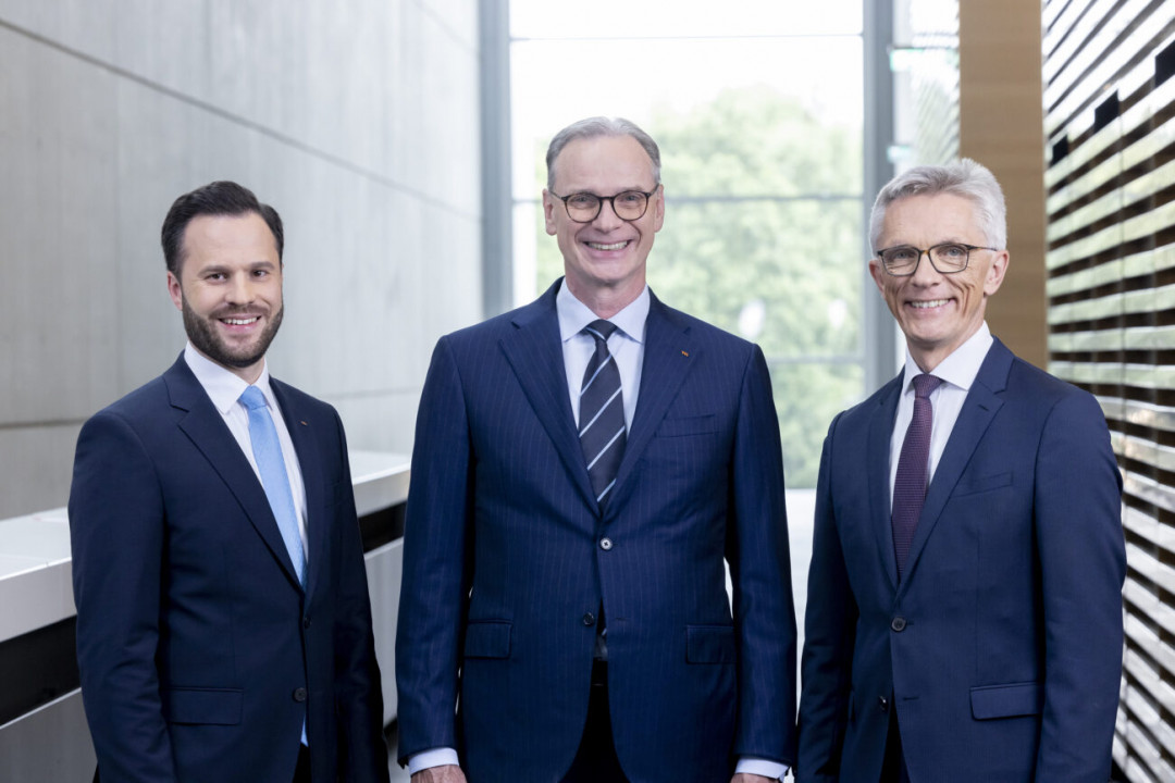 Die neue Geschäftsführung bestehend aus Marius Berlemann, Wolfram N. Diener und Bernhard J. Stempfle (v.l.n.r.) - © Messe Düsseldorf / Andreas Wiese Die neue Geschäftsführung bestehend aus Marius Berlemann, Wolfram N. Diener und Bernhard J. Stempfle (v.l.n.r.) - © Messe Düsseldorf / Andreas Wiese