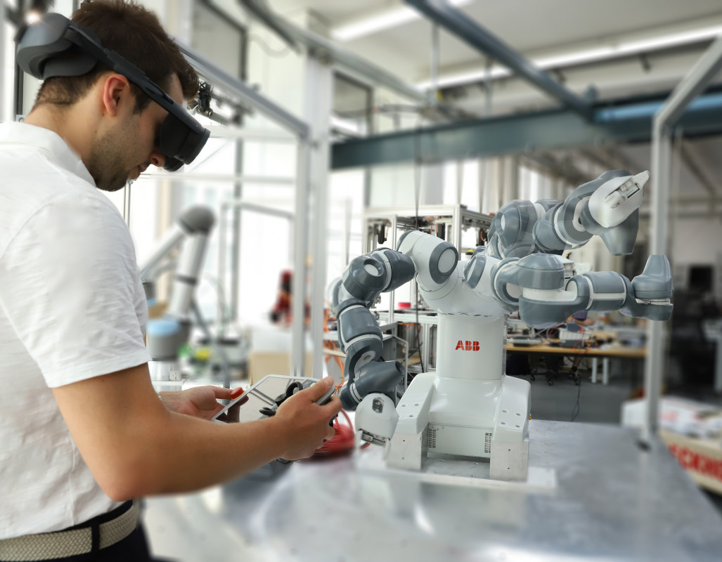 Virtual Reality und Augmented Reality machen Produktionsprozesse effizienter und zuverlässiger. - © Universität Stuttgart, ISW Virtual Reality und Augmented Reality machen Produktionsprozesse effizienter und zuverlässiger. - © Universität Stuttgart, ISW