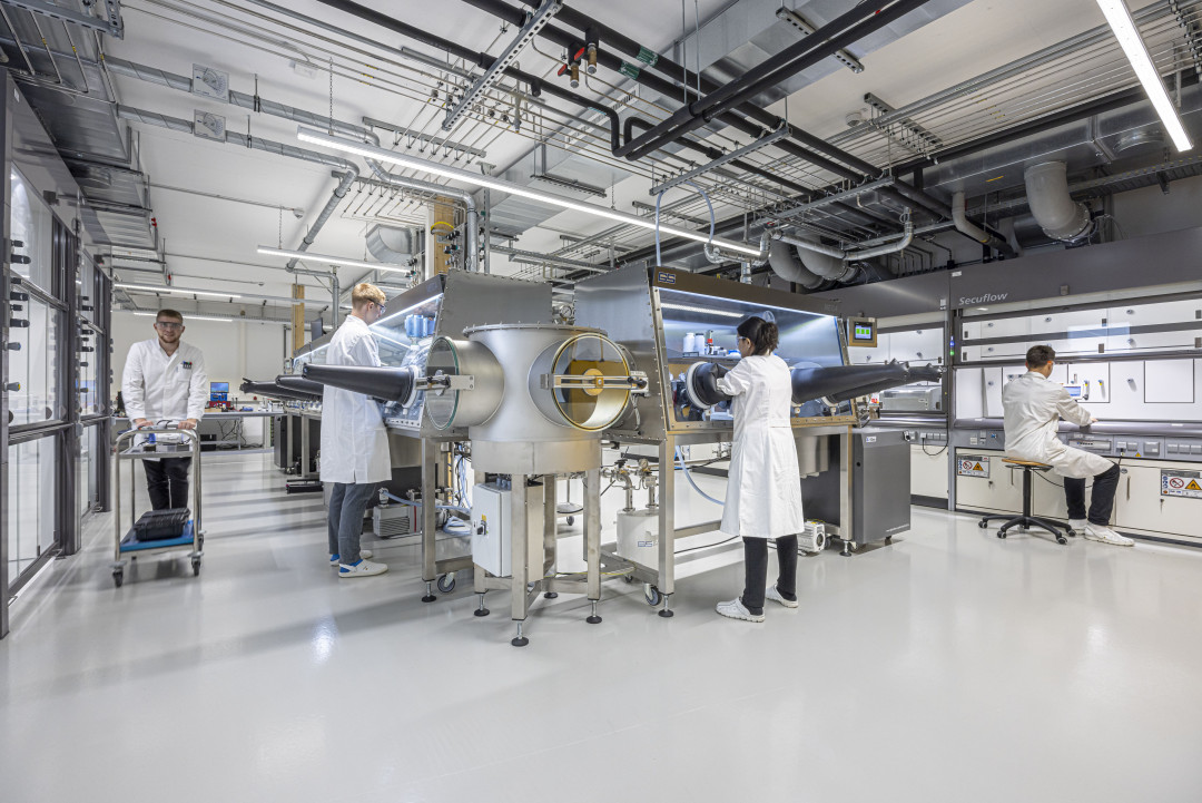 Developing new battery technologies in the solid-state battery laboratory. - © Fraunhofer ISE Developing new battery technologies in the solid-state battery laboratory. - © Fraunhofer ISE