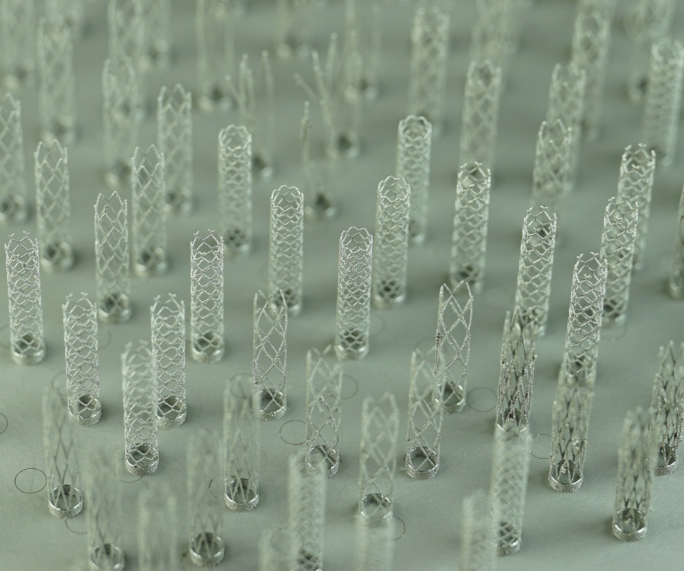 Filigrane Strukturen: LPBF ermöglicht die Herstellung individueller Stents in der gleichen Charge (Bauplatte) - © Fraunhofer IWU Filigrane Strukturen: LPBF ermöglicht die Herstellung individueller Stents in der gleichen Charge (Bauplatte) - © Fraunhofer IWU