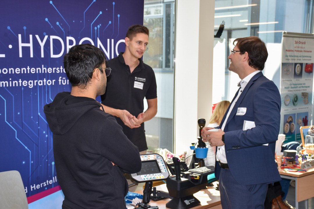 During the conference, there was also time to exchange ideas. - © Merseburg University of Applied Sciences During the conference, there was also time to exchange ideas. - © Merseburg University of Applied Sciences