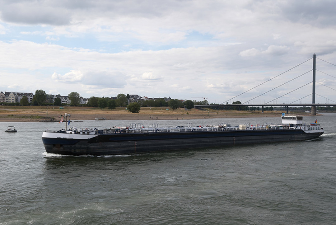 Frachtschiff auf dem Rhein; Foto: Karsten - stock.adobe.com